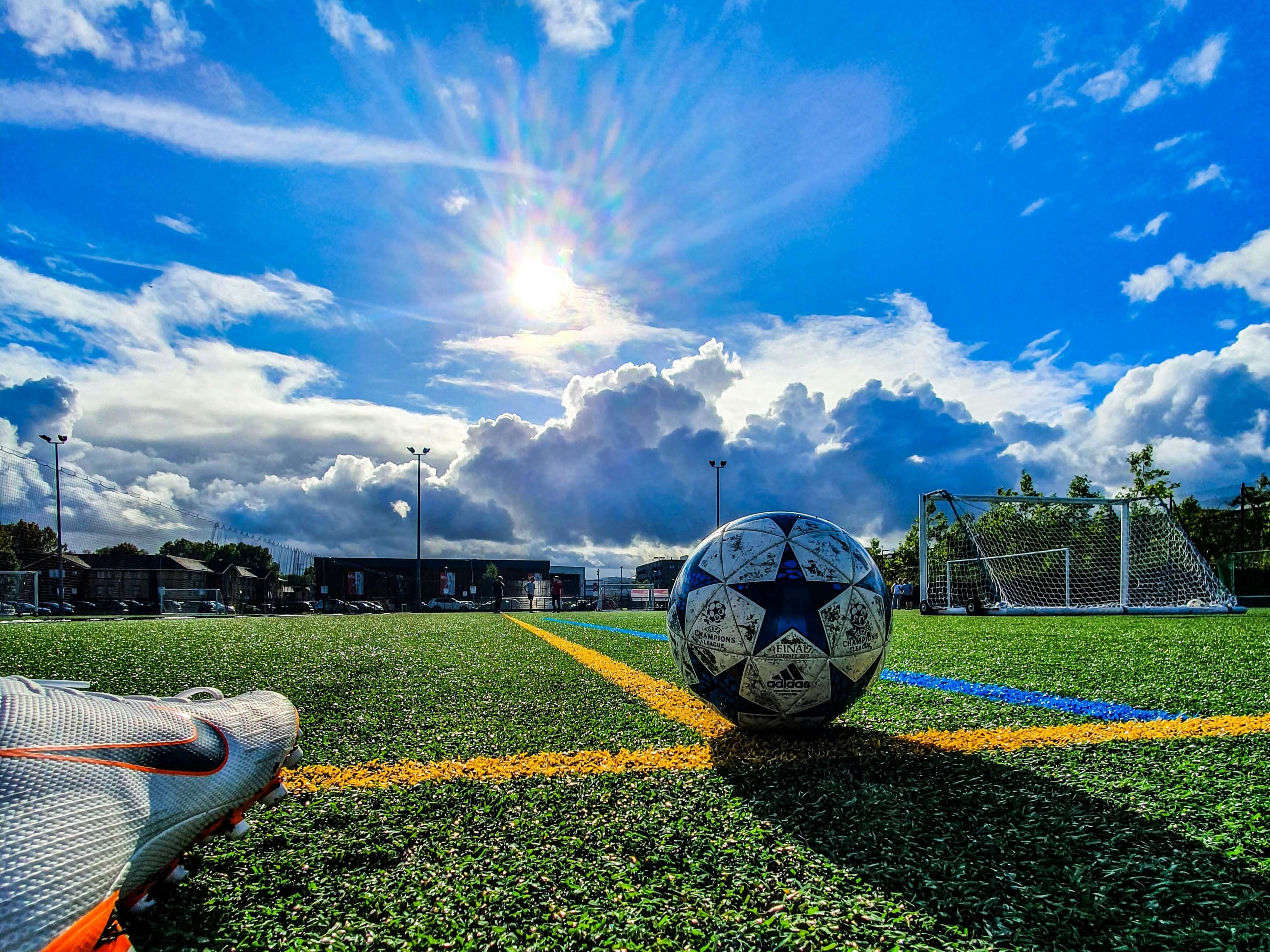 Ilustrasi Sepak Bola, Cabang Olahraga Populer di Indonesia | Sumber: Unsplash.com @jason charters
