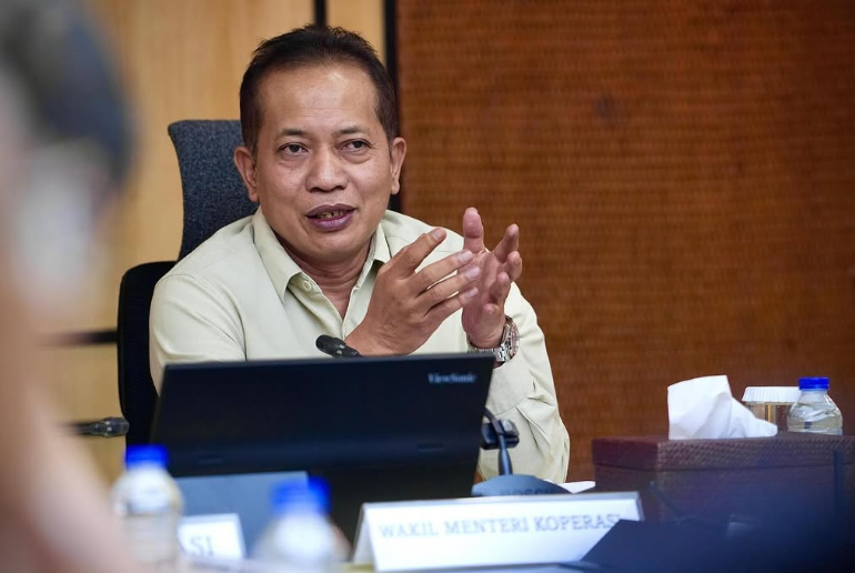 Foto Menteri Koperasi Ferry Juliantono