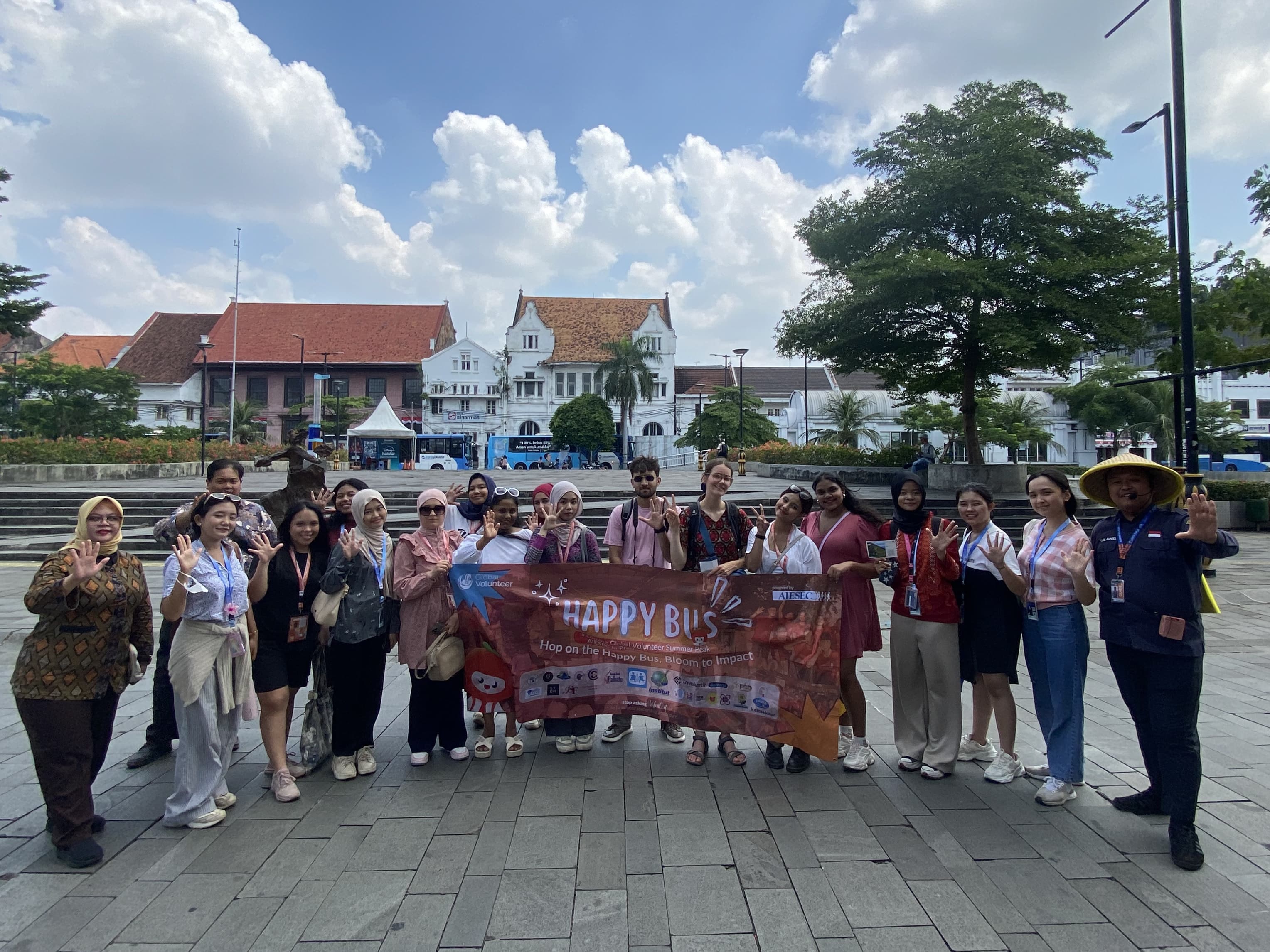 Anak Muda Dukung SDGs lewat Happy Bus 2025