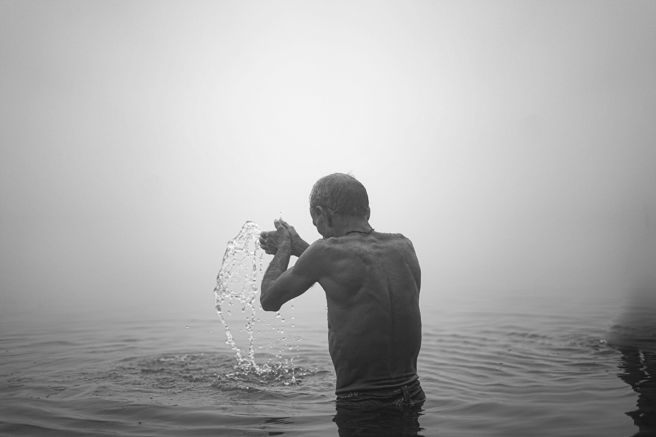 Foto Mandi Bersama di Sungai