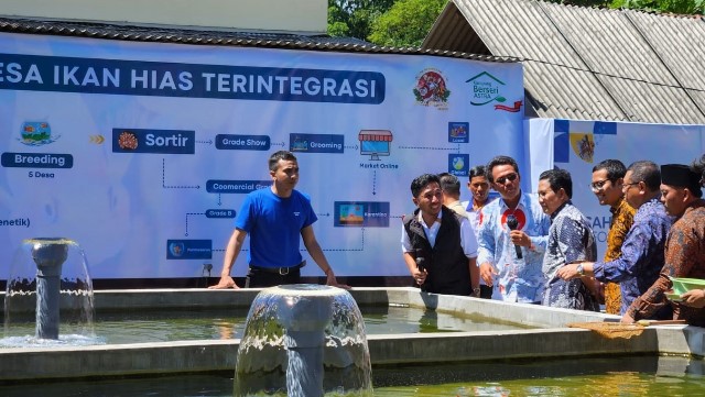 Foto Peresmian Ekosistem Ikan Hias Terintegrasi Desa Wajak Lor