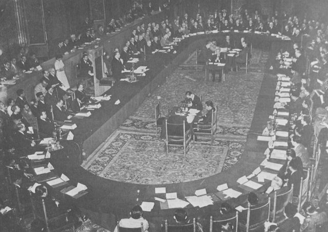 konferensi meja bundar (KMB)