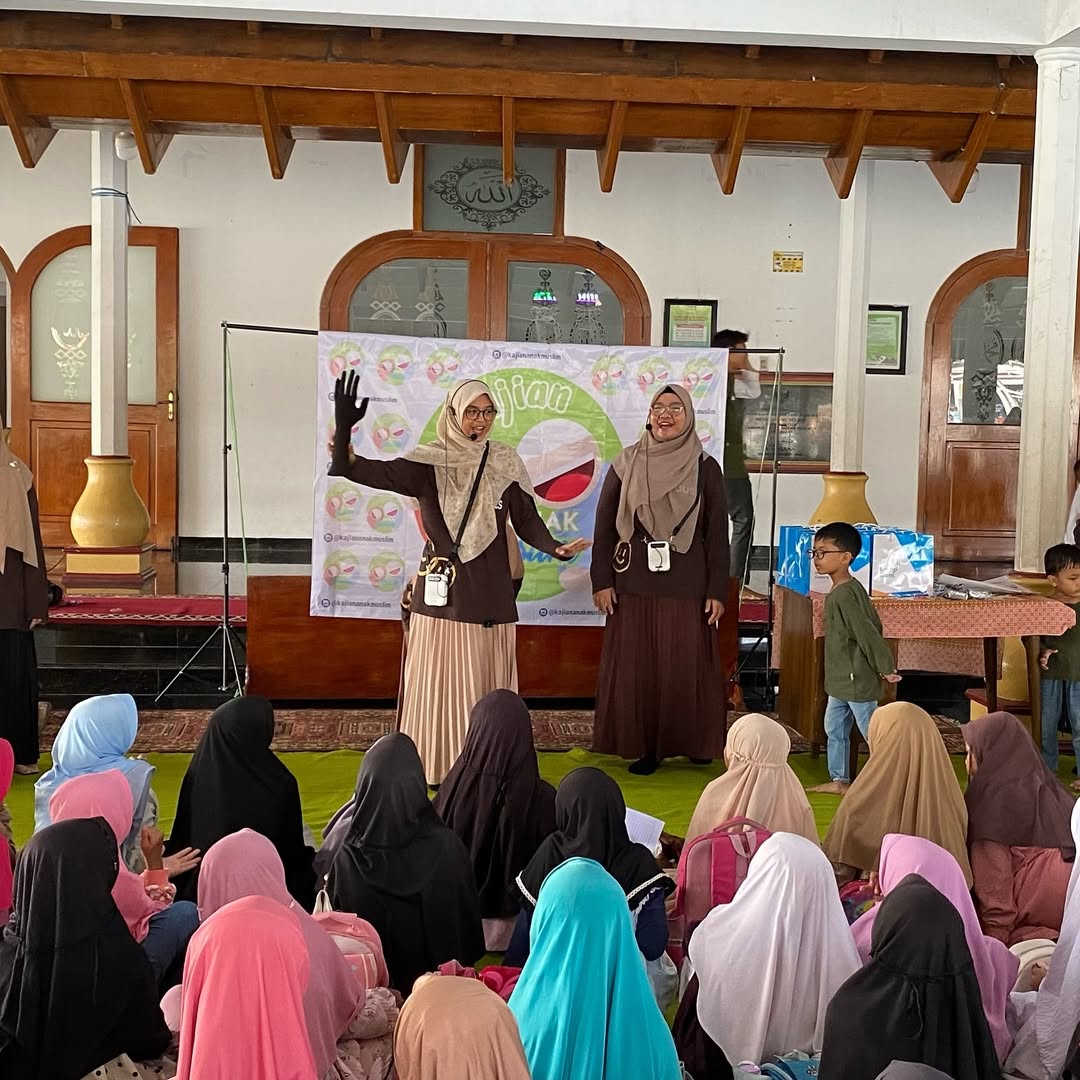 Kakak Aman Bersama Tim Kajian Anak Muslim di Masjid Ats-Tsauroh Kota Serang
