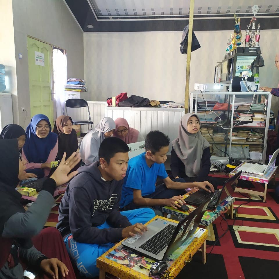 Suasana Pelatihan Komputer di Desa Berangas Timur | Sumber: instagram.com (ruangeksperd)