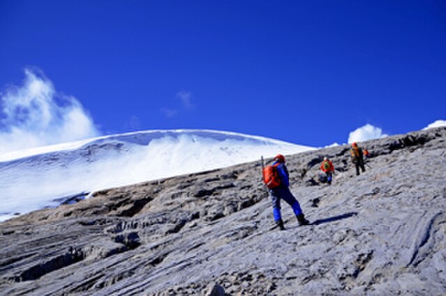Pegunungan Sudirman (Wikimedia Commons/ Arfani Mujib)