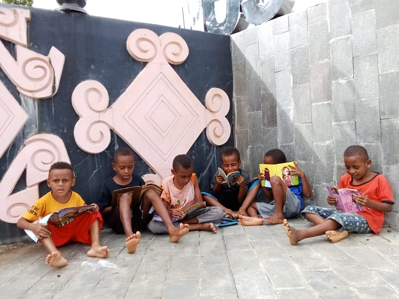 Perpustakaan AGAPE Papua (dokumentasi pribadi Baltasar Klau Nahak)