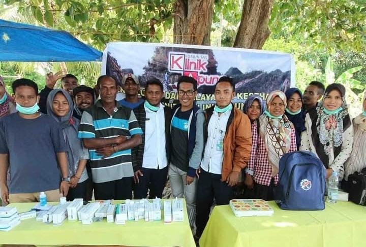 Shulhan Rumaru bersama Komunitas Klinik Apung | Foto: (Instagram @komunitasklinikapung)
