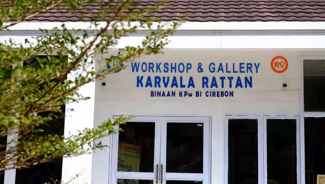 Workshop dan Gallery Karvala Rattan | Foto: (YouTube | KKN-PPM UGM Simfoni Sindangwangi)
