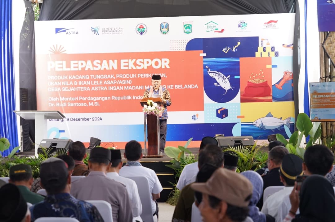 Pelepasan ekspor ikan lele dan nila asap Desa Sananrejo oleh Mendag | Foto: (Instagram | @prokopimkabmalang).