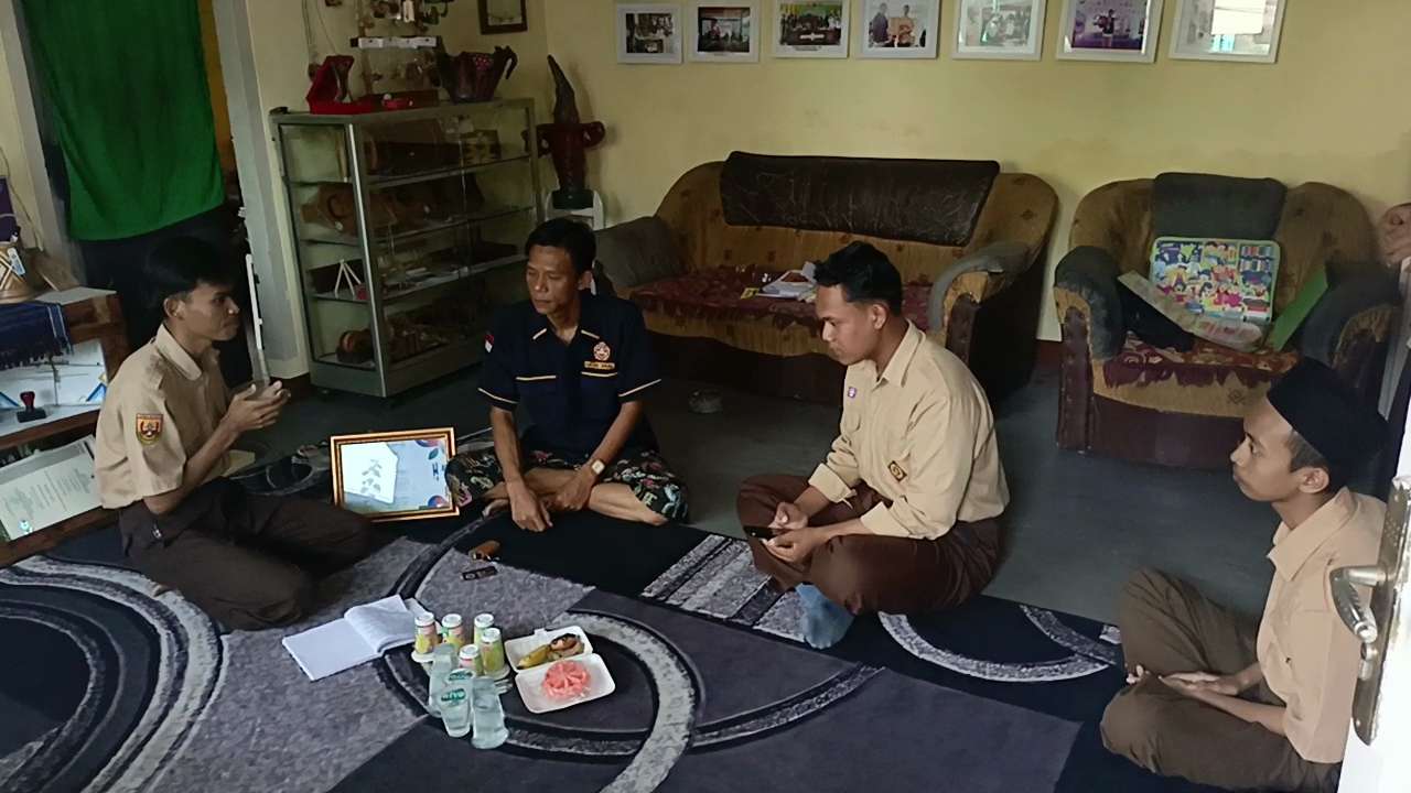 Sesi wawancara oleh siswa MA AR-RIFA'IAH | sumber: Dok. Pribadi Belgi Alhuda