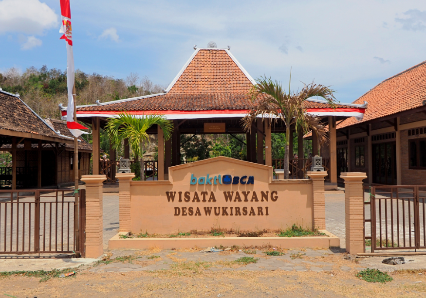 https://wukirsari.bantulkab.go.id/first/artikel/43-Desa-Wisata-Wukirsari