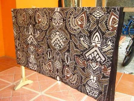 https://batikgiriloyo.com/histori/