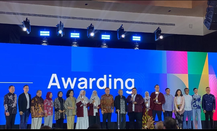 Potret Ayu Fauziyyah Adhimah menerima penghargaan Satu Indonesia Award (SIA) 2024 di bidang kesehatan | Instagram Hana Maulida, penerima apresiasi Satu Indonesia Award (SIA) 2024 di bidang pendidikan.