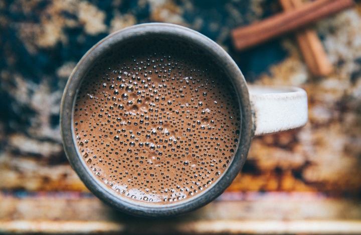 Ilustrasi olahan bubuk coklat hasil fermentasi biji kakao | Picture by Rachael Gorjestani on unplash