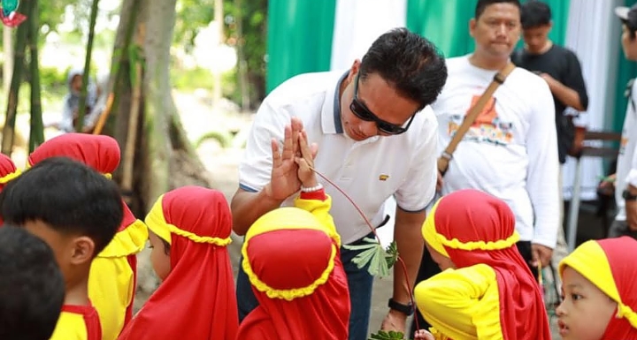 Potret Press Tour Konco Jawa Timur dihadiri seluruh pegawai PLN UID Jatim, termasuk General Manager Ahmad Mustaqir. Acara ini bertujuan memperkenalkan Kampung Lali Gadget agar dikenal luas, tidak hanya di Sidoarjo, tetapi juga di seluruh Jawa Timur dan luar daerah | Instagram Kampung Lali Gadget