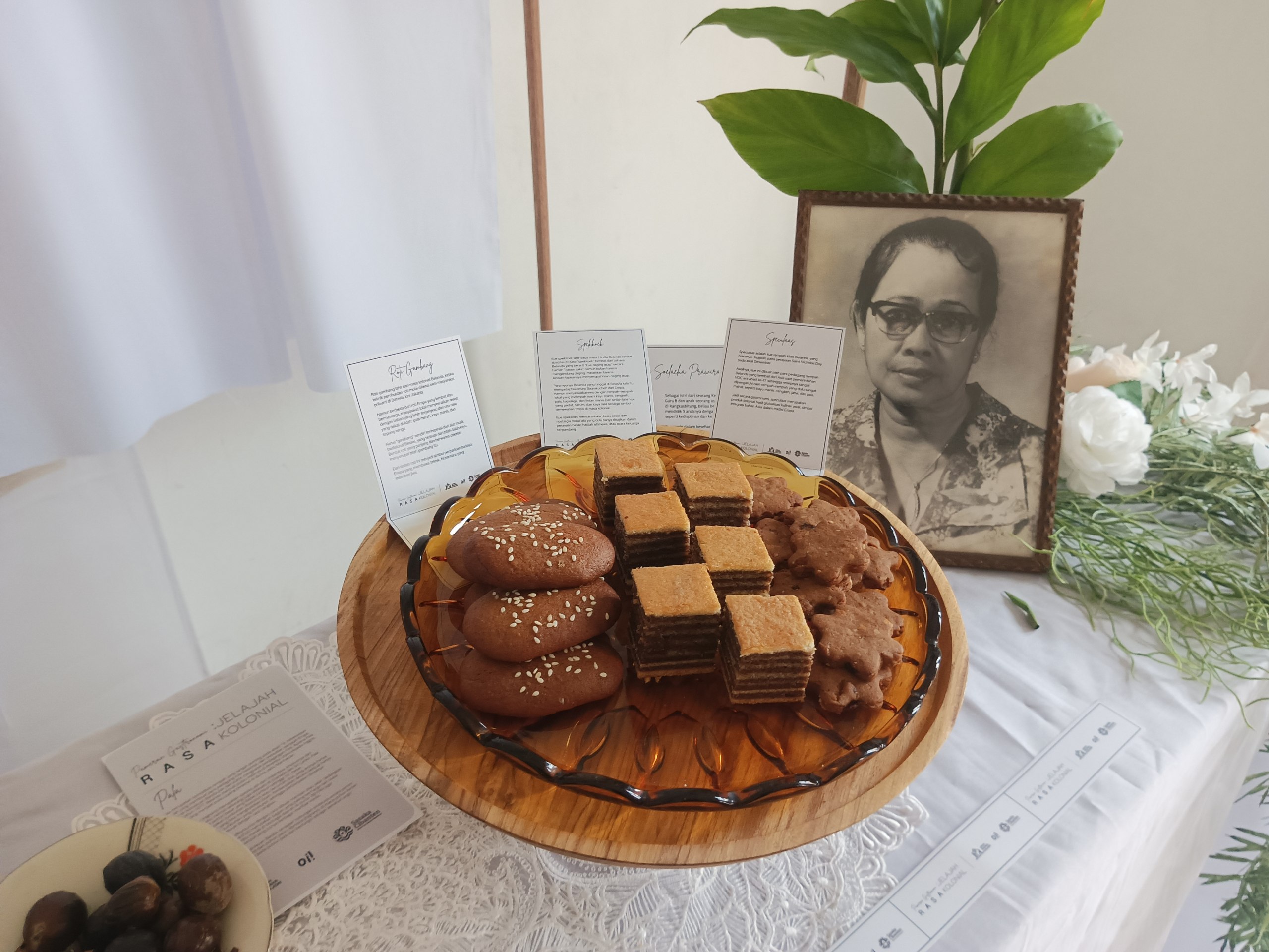 Kudapan khas masa kolonial yang disajikan dalam 