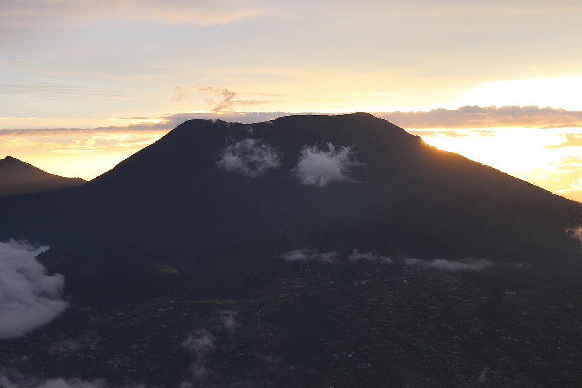 Gunung Singgalang, Salah Satu Gunung Tertinggi di Pulau Sumatra | Sumber: Wikimedia Commons @Rahmad Hariyadi