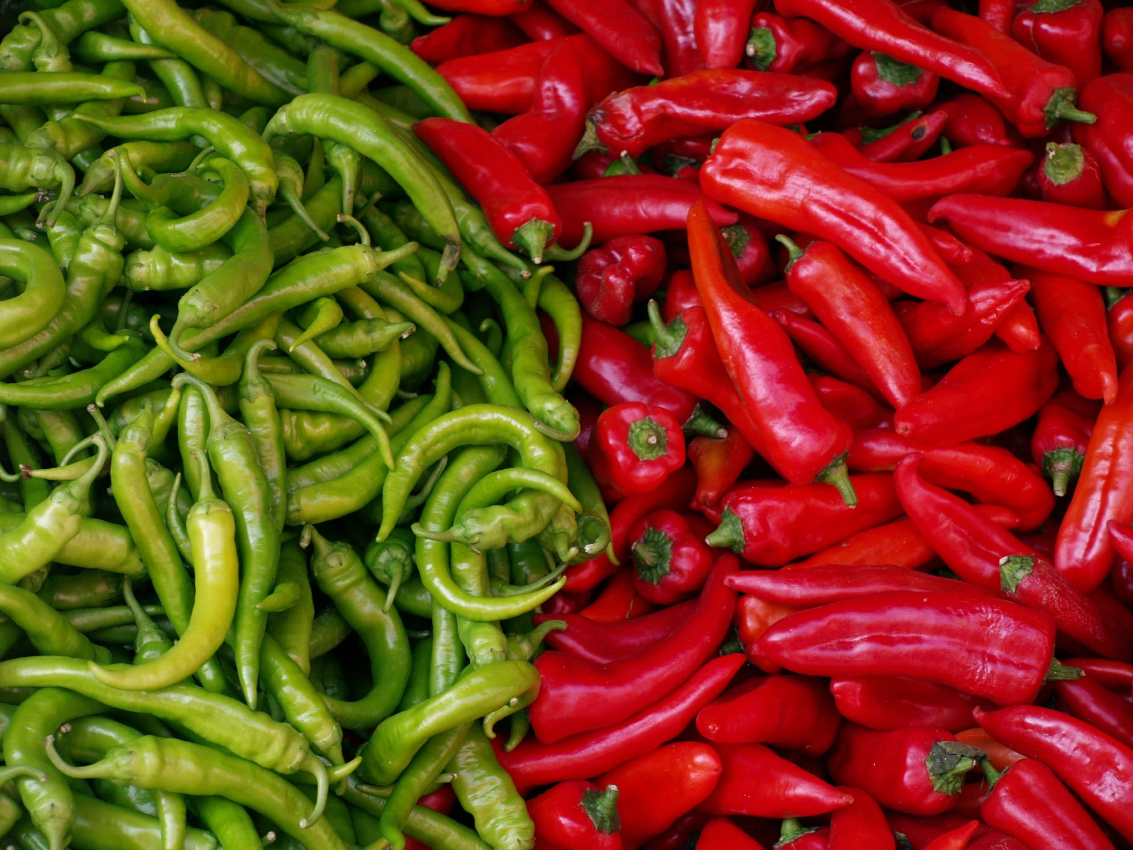 Buah yang Tidak Boleh Dikonsumsi Penderita Asam Lambung, Cabai Ternyata Buah! | Sumber: Unsplash @Hans Scholte