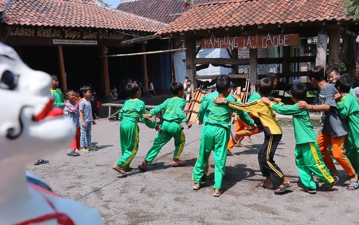 Potret keseruan bermain tanpa gadget di Kampung Lali Gadget | Instagram Kampung Lali Gadget