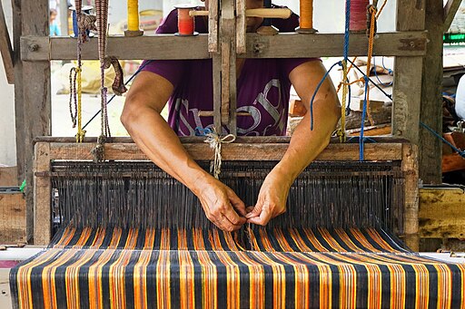 Tenun lurik | Foto: commons.wikimedia.org | Distifani