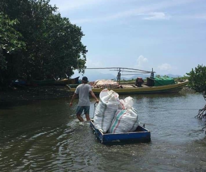 Kampanye kebersihan pantai di KBA Togafo Ternate | Foto: Instagram/@kba.maluku.utara