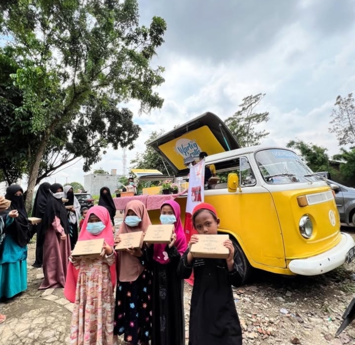 Konsep Food Truck Warteg Gratis By Edho Zell | Foto: Instagram/@warteggratis
