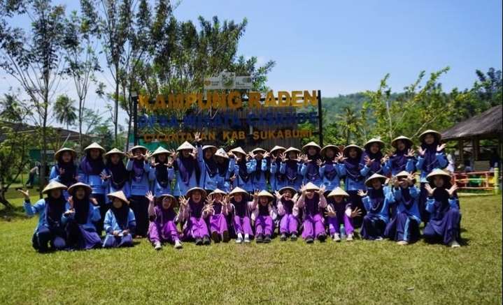 Kampung Raden KBA Cisande, Sukabumi Jawa Barat | Foto: Instagram/@desawisatacisande
