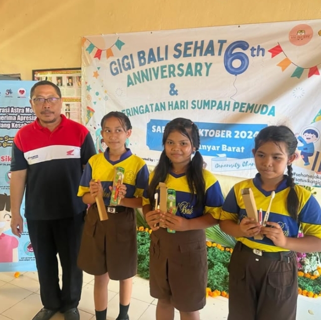 Donasi sikat dan pasta gigi (Gerakan Gigi Bali Sehat) | Foto: Instagram/@gigibalisehat