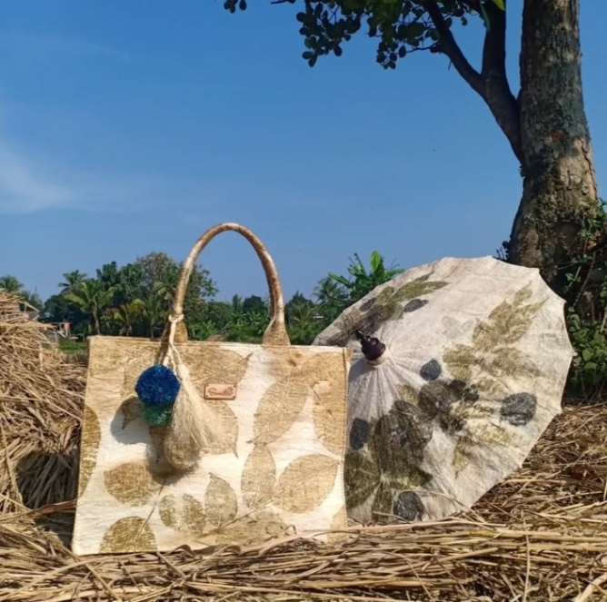 Avtoturargohda qizni sikish