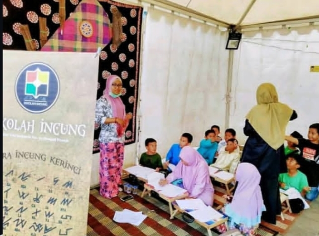 Proses belajar di Sekolah Incung | Foto: Instagram/@sekolah.incung