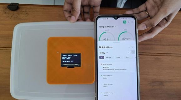Kotak makan pendeteksi tingkat kelayakan konsumsi terhubung dengan sistem IoT