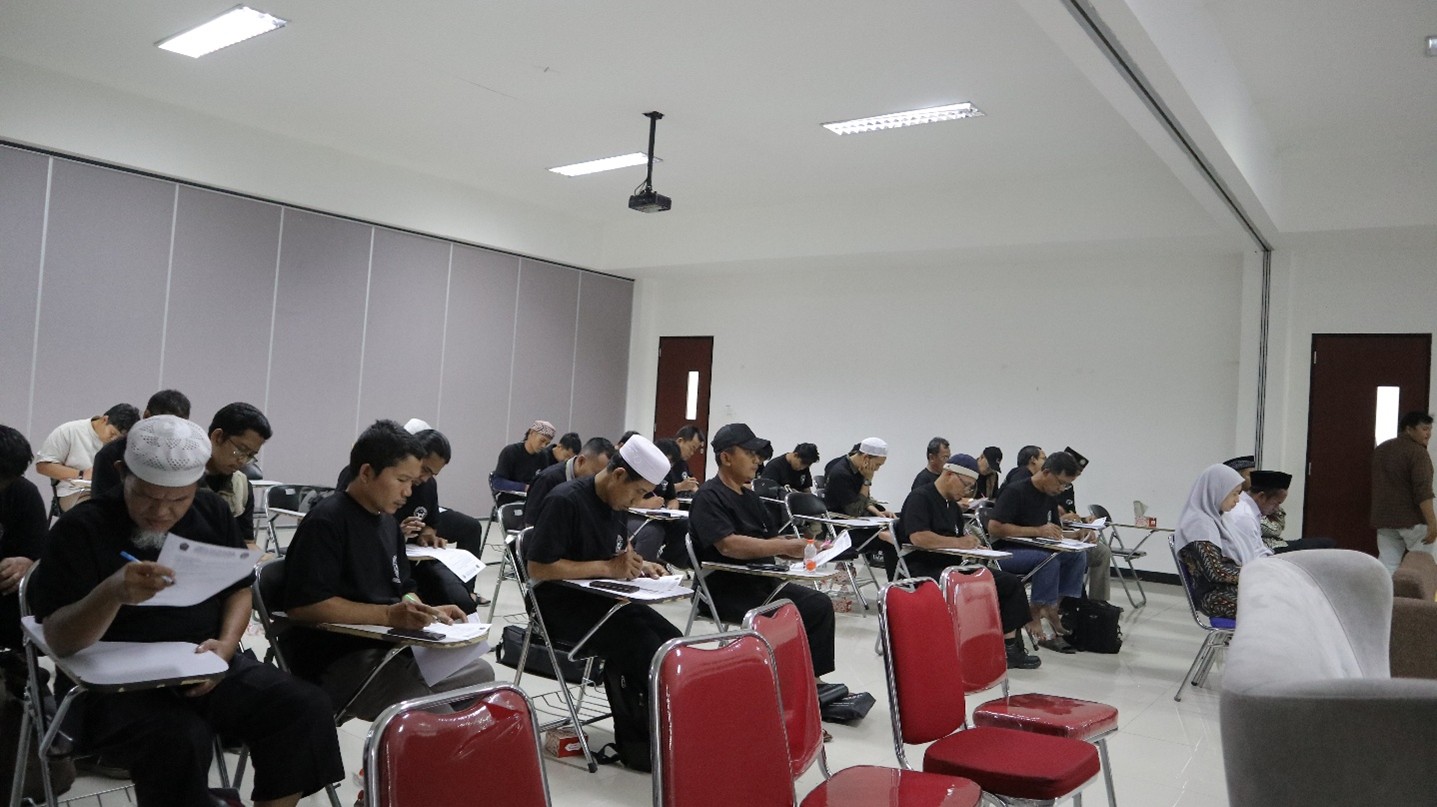 Peserta menjalani post-test usai menjalani praktik penyembelihan