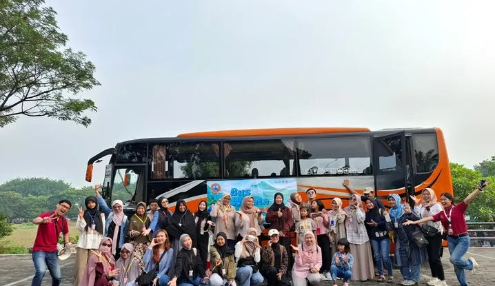 Potret peserta Bus Wisata Gratis Kediri sebelum keberangkatan| Instagram Bus Wisata Gratis Kediri 