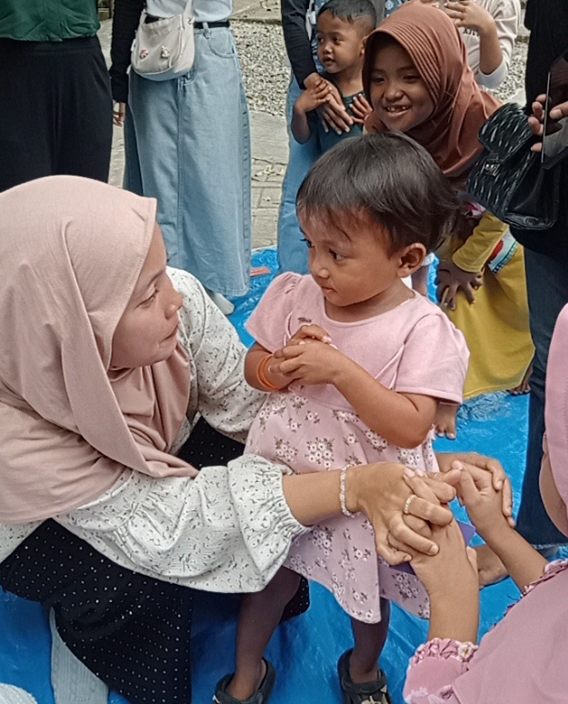 Kegiatan bermain ular tangga | Dokumentasi pribadi