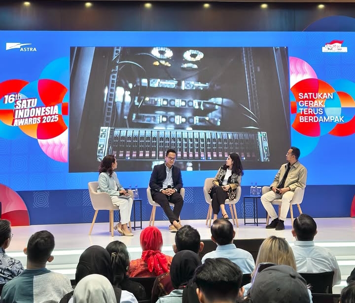 Potret Irfan Yuta Pratama memperkenalkan Awanio dalam acara Satu Indonesia Award (SIA) 2025 | Instagram Irfan Yuda Pratama