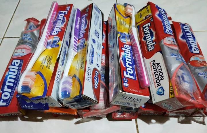 Potret sikat dan pasta gigi dari donatur | Instagram Gigi Bali Sehat