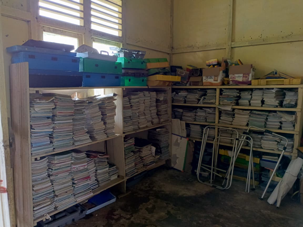 Keadaan Perpustakaan SDN 06 Rentong di Desa Sungai Bugau, Ketungau Hulu, Kalimantan Barat | Dokumentasi Pribadi