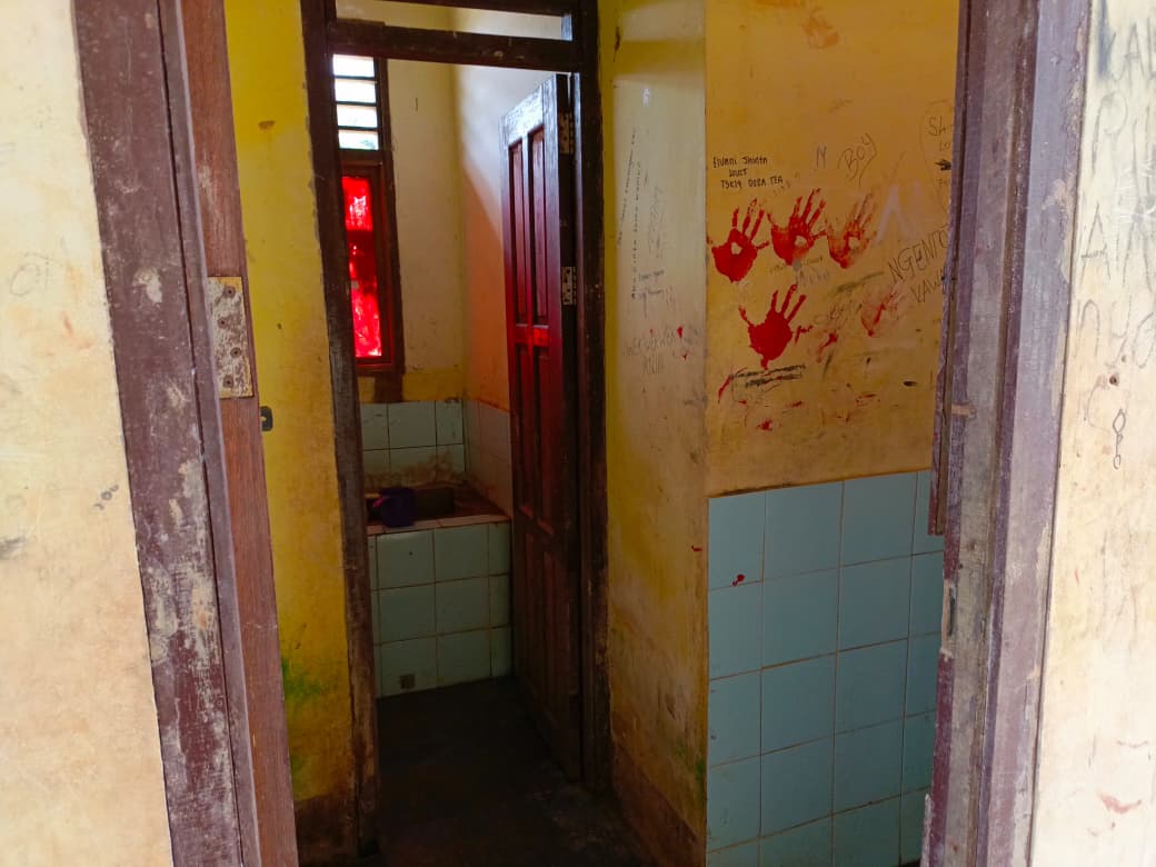 Keadaan toilet SMPN 7 Ketungau Hulu di Desa Sungai Bugau, Kalimantan Barat | Dokumentasi Pribadi