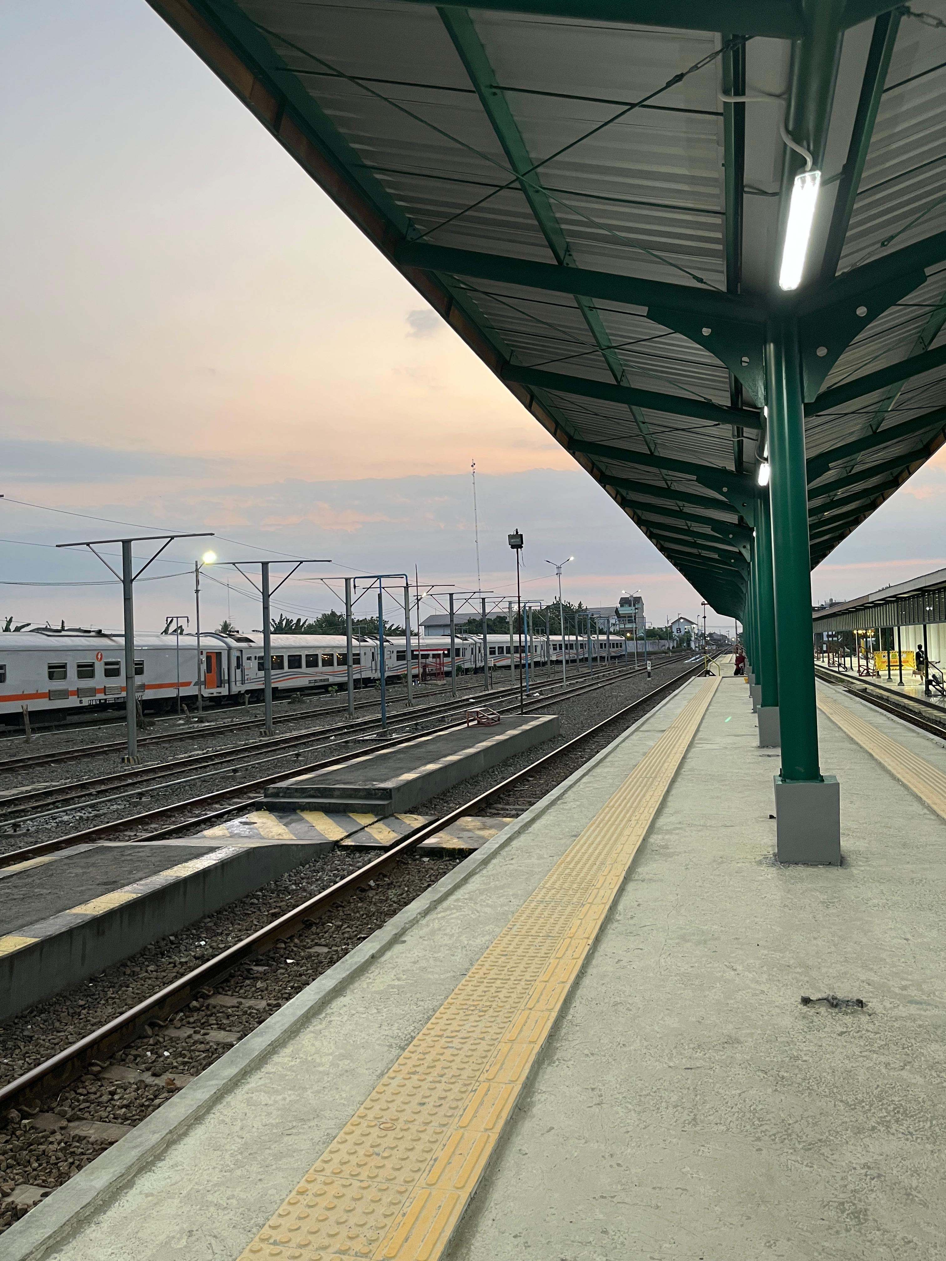 Stasiun Blitar di kala senja. | Foto: Dokumentasi Pribadi
