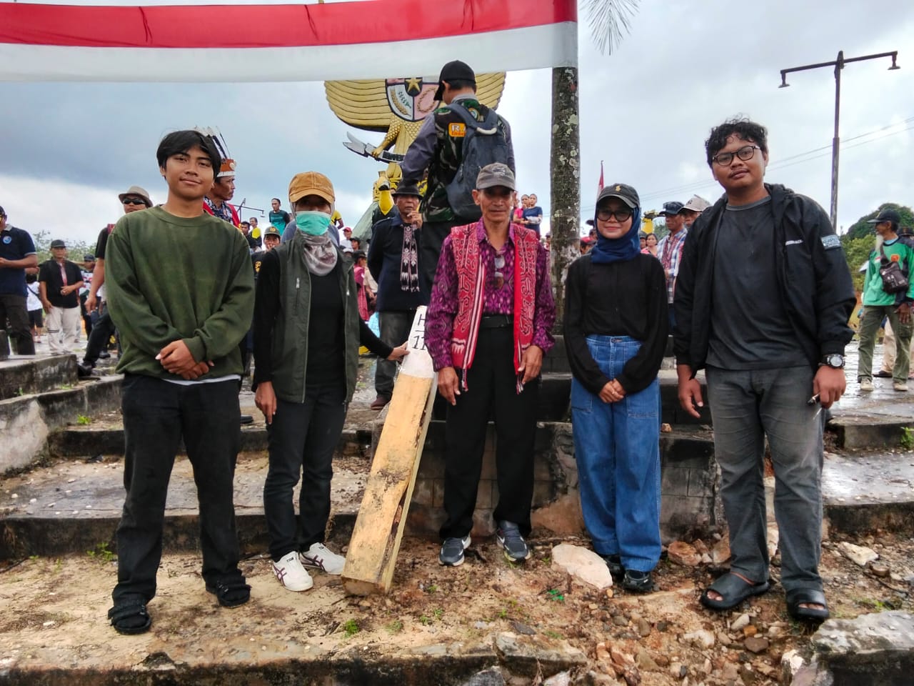 Tim Ekspedisi Patriot bersama Ketua Adat Desa Jasa ikut mendokumentasikan aspirasi warga sebagai bentuk dukungan partisipatif terhadap keadilan sosial | Dokumentasi Pribadi