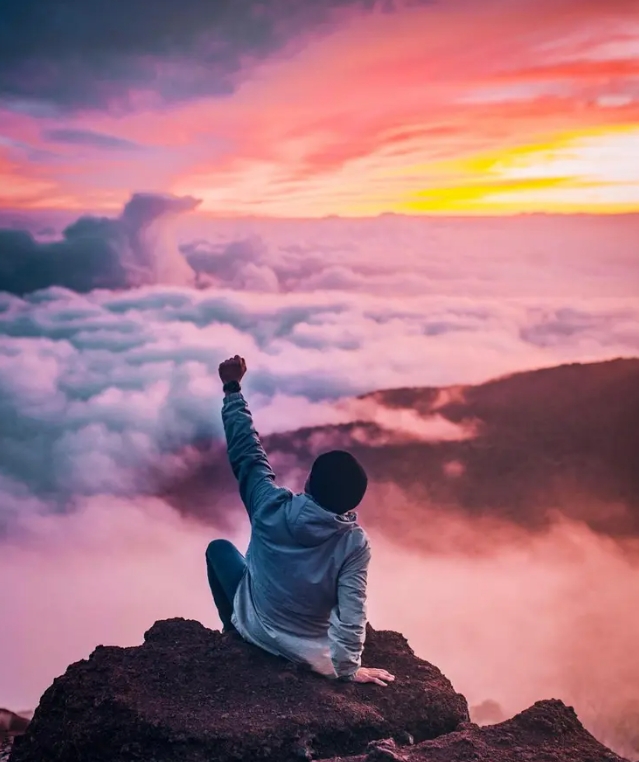 Ilustrasi seseorang semangat by Ian Stuffer on Unplash