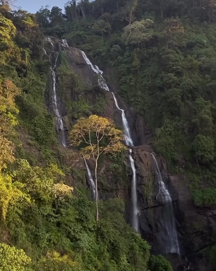 Keindahan panaroma Curug Lawe | Instagram Desa Wisata Muncar Moncer