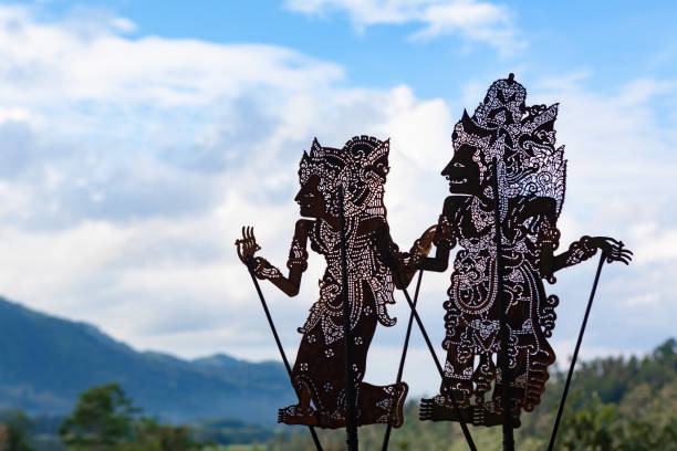 Siluet bayangan hitam wayang tradisional tua Pulau Bali (Foto:istockphoto.com)