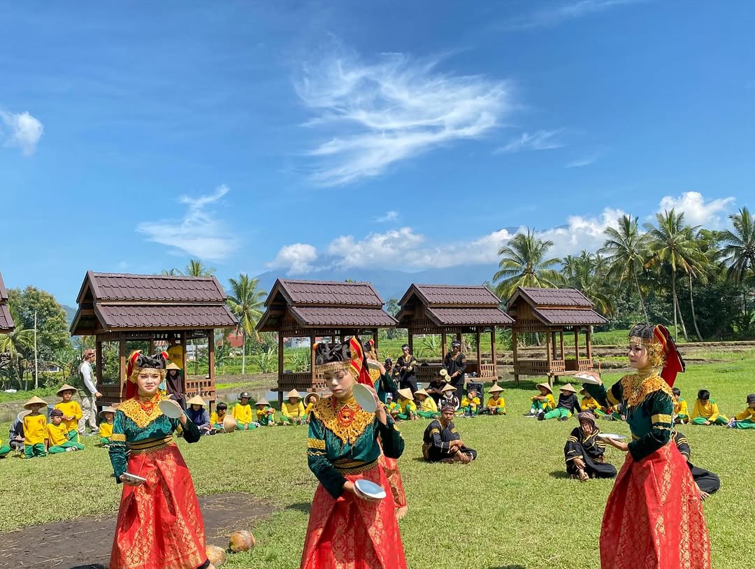 Sumber: Instagram @desawisatakubugadang