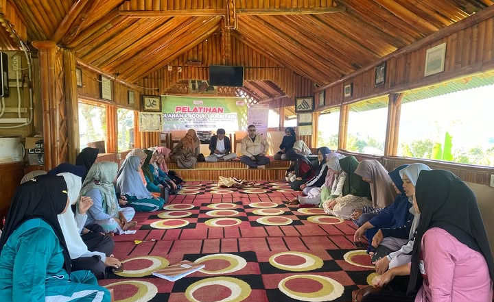 Kegiatan pelatihan produk olahan rajutan di Rumah Pintar | Instagram KBA Tabek Talang Babungo