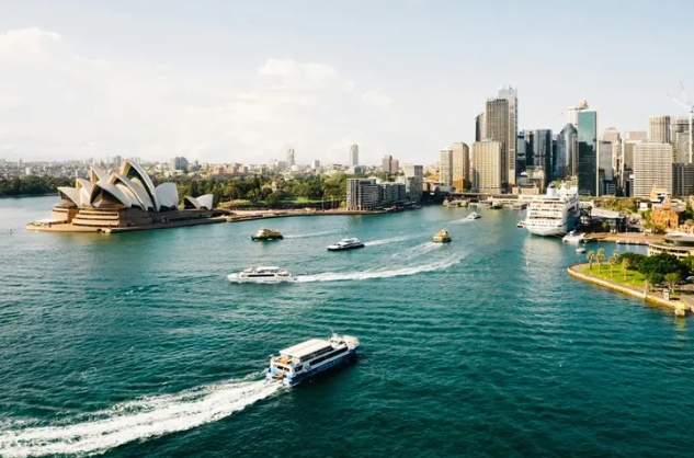 Ilustrasi Australia by Dan Freeman on Unplash