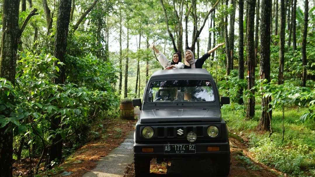 Potret wisatawan mengikuti tur Agroforestri Adventure Desa Wisata Muncar Moncer | Instagram Desa Wisata Muncar Moncer