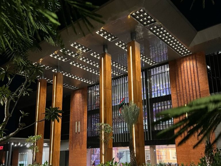 Rumah Sakit Kardiologi Emirates-Indonesia adalah rumah sakit tipe A yang merupakan hibah dari Uni Emirat Arab untuk Indonesia. | RS KEI