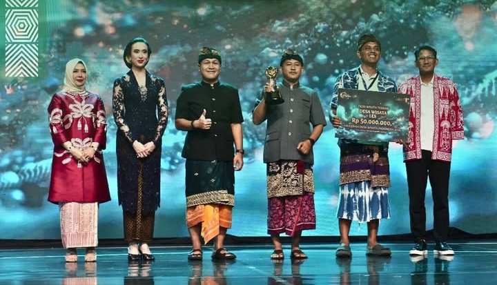 Potret Desa Les menerima penghargaan Anugerah Desa Wisata Indonesia (ADWI) 2024 | Website resmi Les Village
