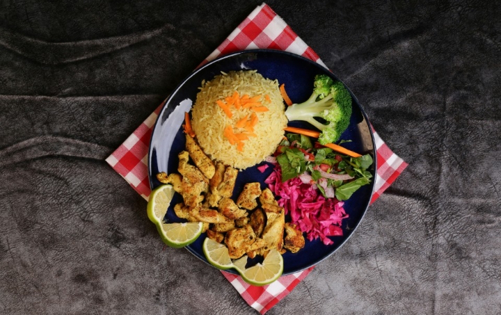 Ilustrasi makanan bergizi | Picture by Mohamad Karawanchy on unplash